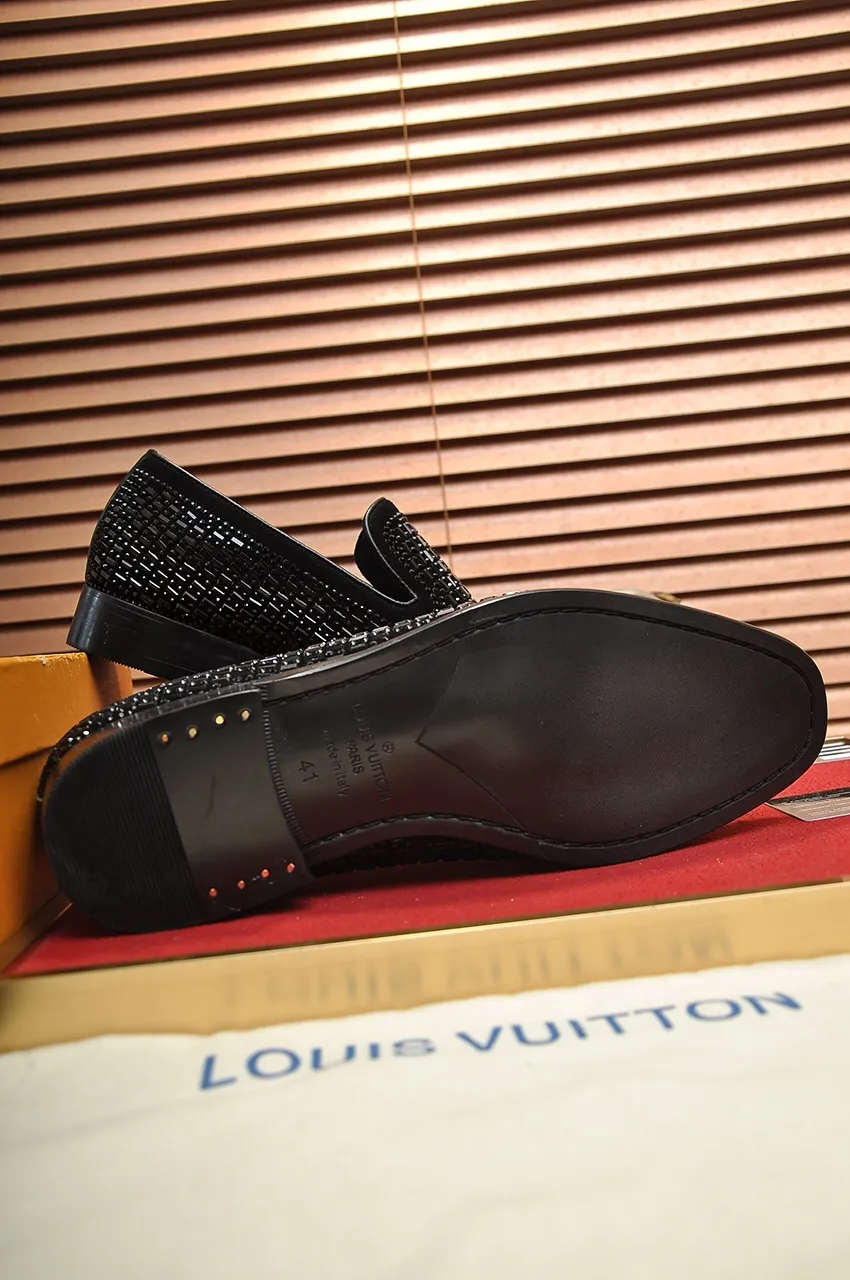 Men's men's shoes 💰560💶 [LV] (original single cowhide lining) 🍀LV's latest genuine leather business suit shoes are launched simultaneously on the official website. The first-layer cowhide imported from Italy is made of heavy gold, 💥1:1 rubber outsole from the official website. Versatile to wear, high-end without losing class, and the color combination is extraordinary. This four-season style is alluring when worn on your feet, showing off your big-name flair. Standard code 38-45 (45 customized)